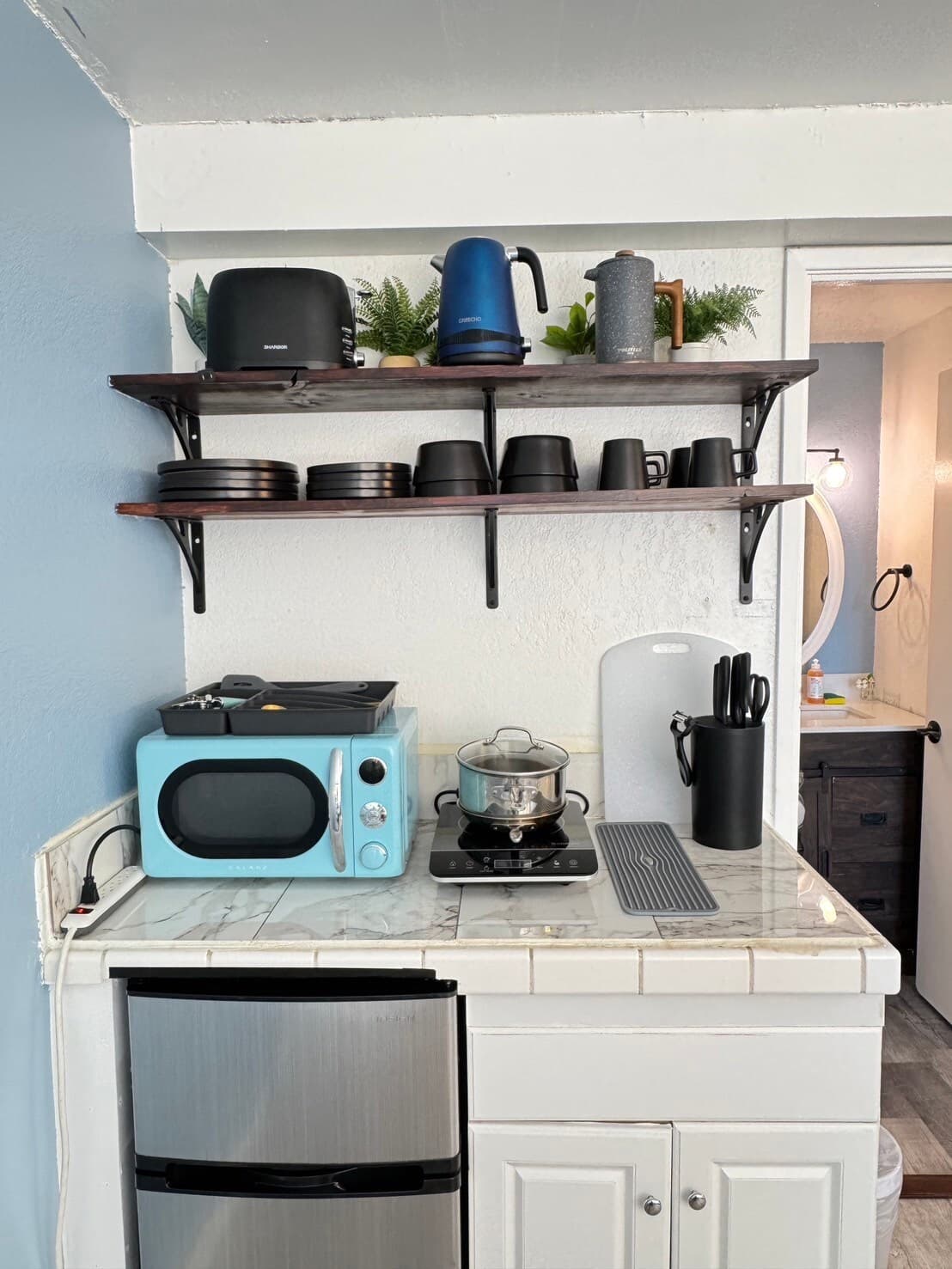 Condo in Honolulu · ★4.29 · Studio · 2 beds · 1 shared bath - Photo 5