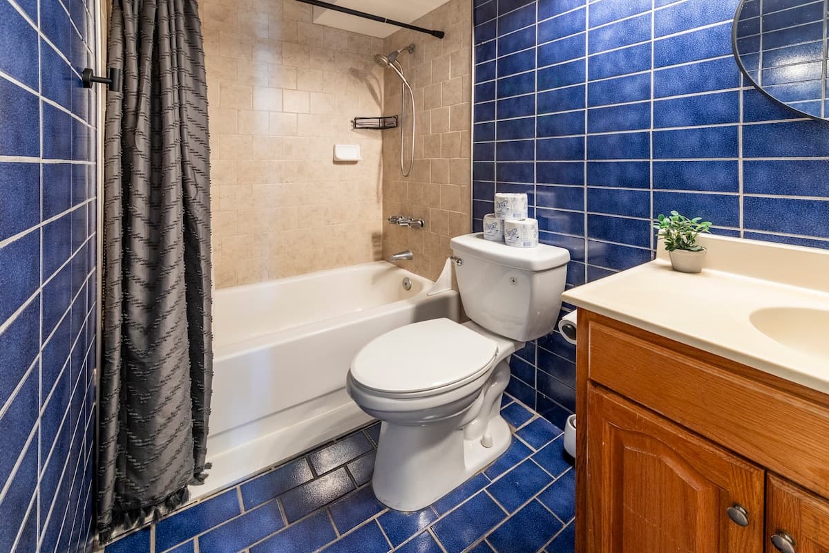 Condo in Honolulu · ★4.78 · 1 bedroom · 2 beds · 1 private bath - Photo 5