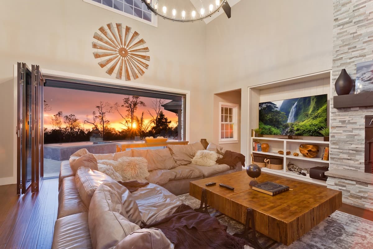 Home in Kailua-Kona · ★5.0 · 5 bedrooms · 10 beds · 5 baths - Photo 4