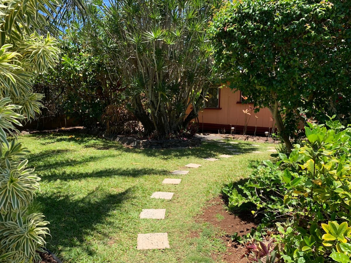 Walk to small beach, charming cottage - Photo 2
