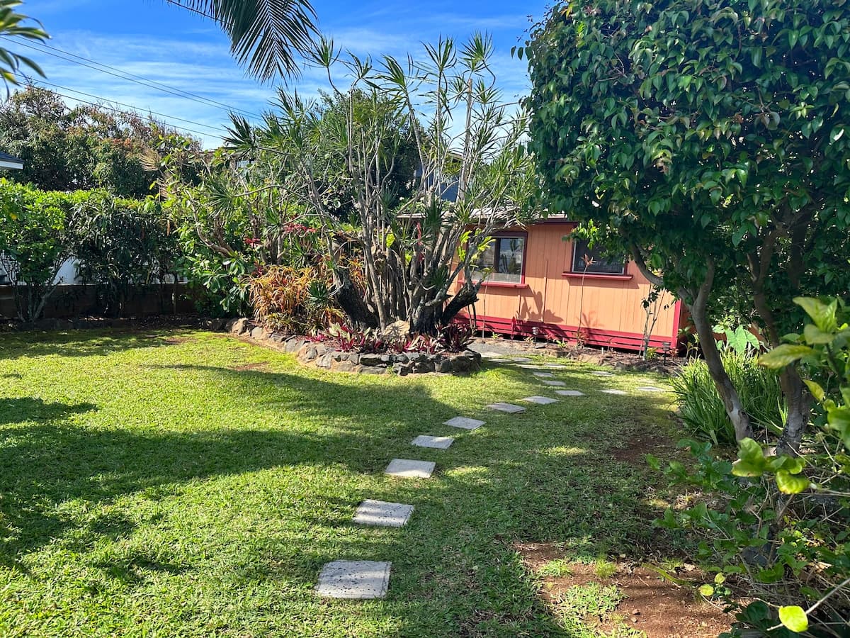 Walk to small beach, charming cottage - Photo 1