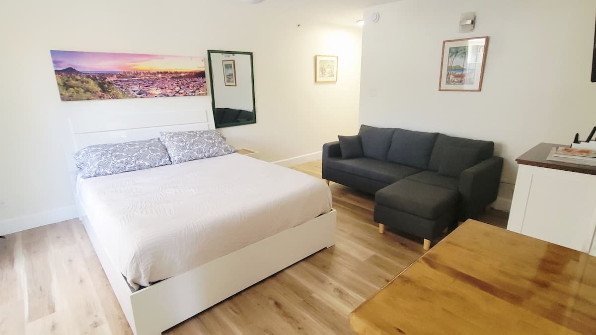 Condo in Honolulu · ★4.81 · Studio · 1 bed · 1 private bath - Photo 1