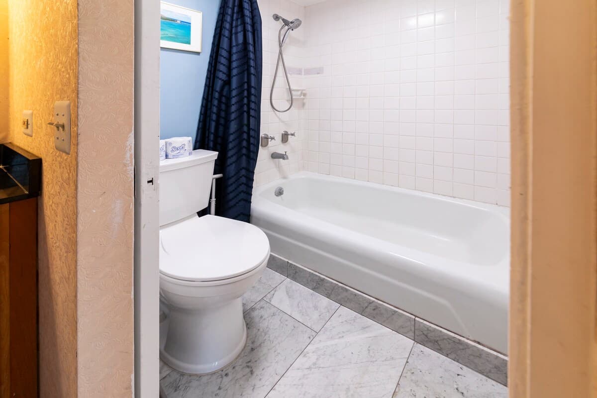 Condo in Honolulu · ★4.67 · Studio · 2 beds · 1 private bath - Photo 3