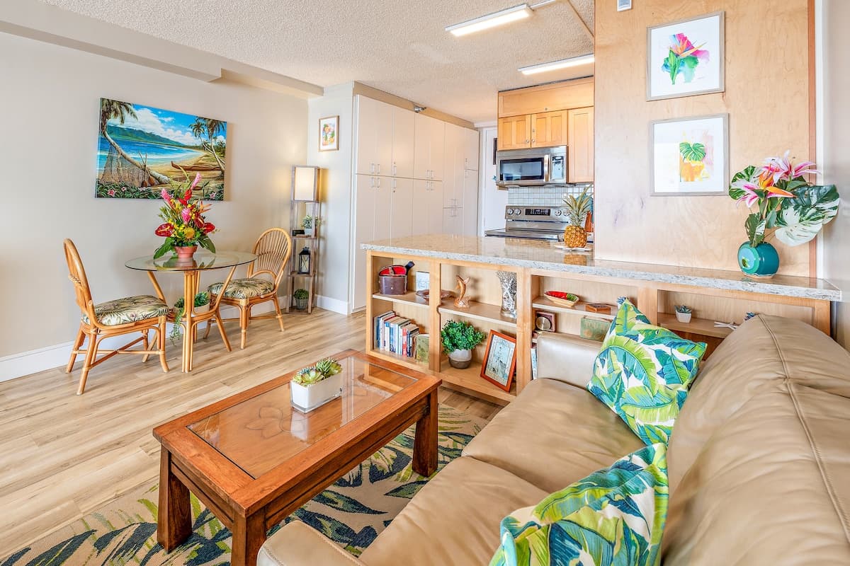 Condo in Lahaina · ★4.96 · Studio · 1 bed · 1 bath - Photo 3
