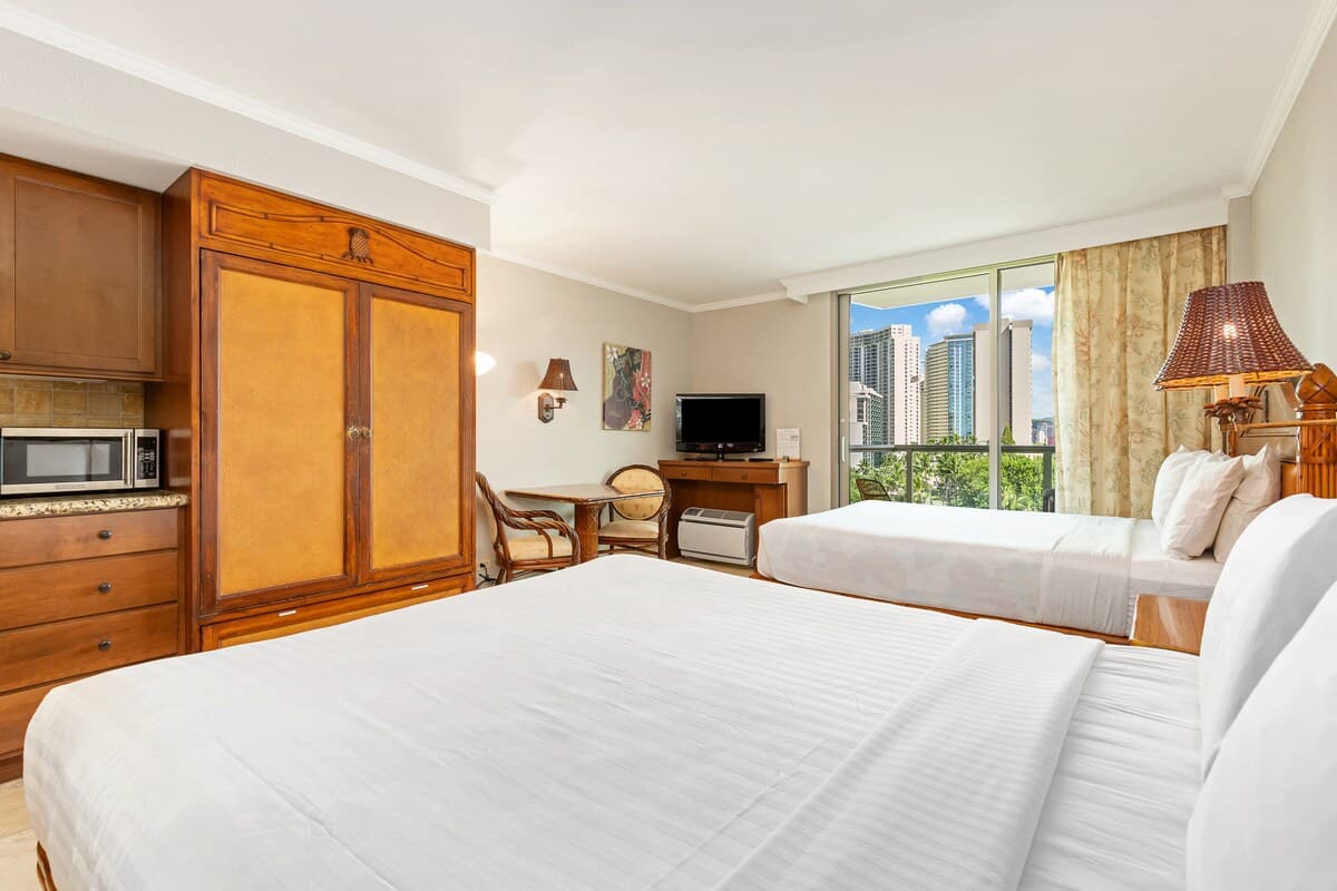 Cozy studio with FREE parking in Waikiki - Photo 3