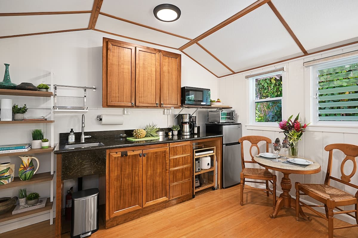 Canal B: A Charming Plantation-Style Cottage. - Photo 1