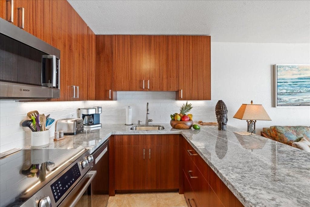 Condo in Maalaea · ★4.85 · 1 bedroom · 2 beds · 1 bath - Photo 3