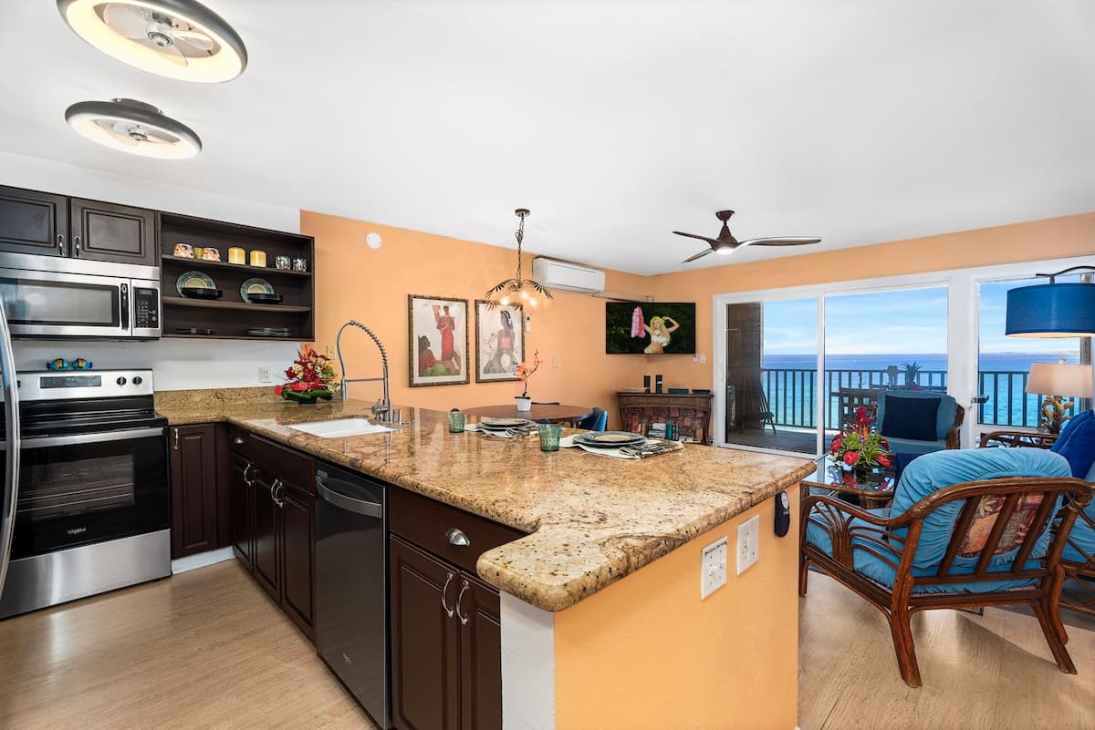 Condo in Kailua-Kona · ★4.88 · 2 bedrooms · 2 beds · 2 baths - Photo 5