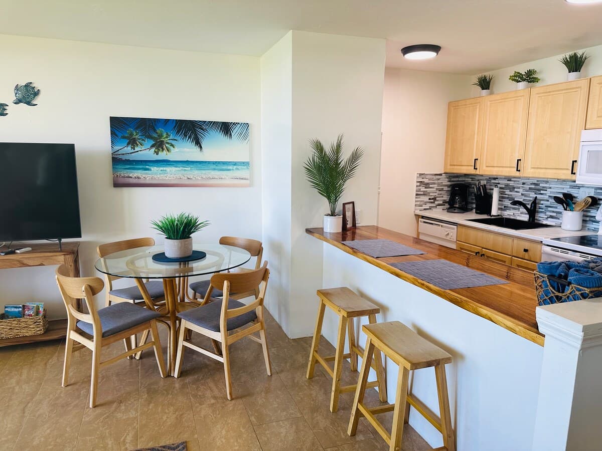Condo in Kihei · ★4.84 · 1 bedroom · 2 beds · 1 private bath - Photo 3