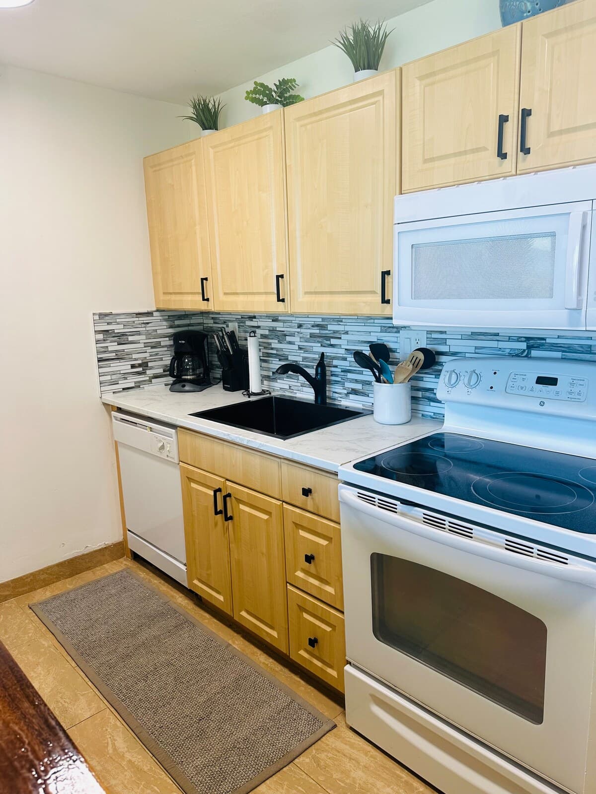 Condo in Kihei · ★4.84 · 1 bedroom · 2 beds · 1 private bath - Photo 5