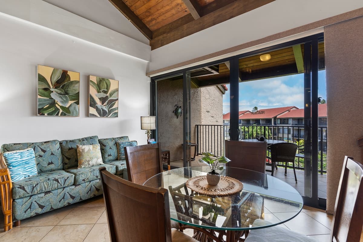 Condo in Lahaina · ★4.88 · 3 bedrooms · 5 beds · 2 baths - Photo 3