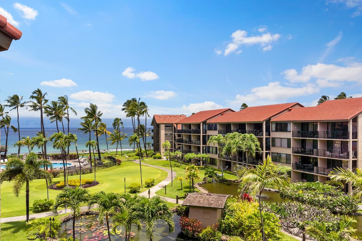 Condo in Lahaina · ★4.88 · 3 bedrooms · 5 beds · 2 baths - Photo 1