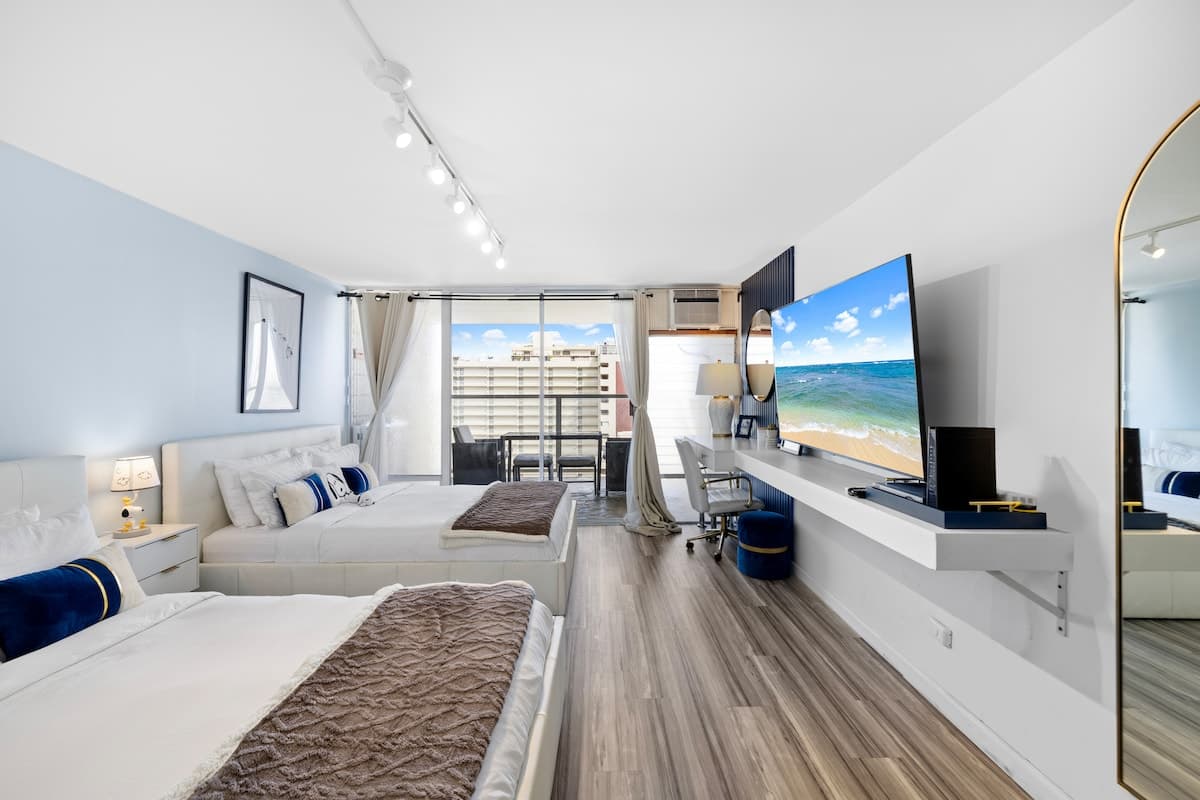 Condo in Honolulu · ★4.83 · 1 bedroom · 2 beds · 1 private bath - Photo 4