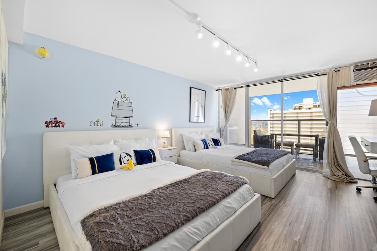 Condo in Honolulu · ★4.83 · 1 bedroom · 2 beds · 1 private bath - Photo 3