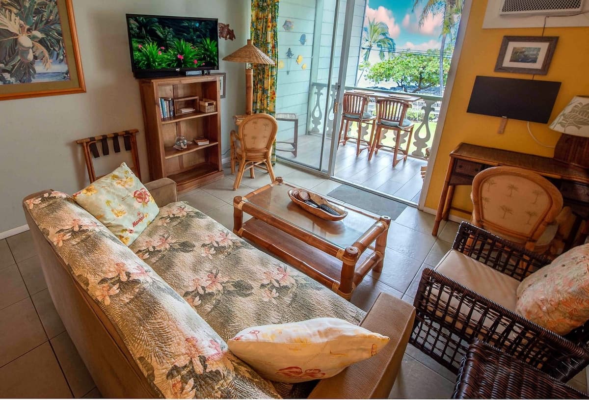 Condo in Kailua-Kona · ★4.88 · Studio · 2 beds · 1 bath - Photo 4