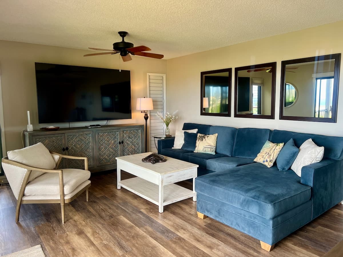 Condo in Wailea · ★4.88 · 2 bedrooms · 3 beds · 2 private baths - Photo 2