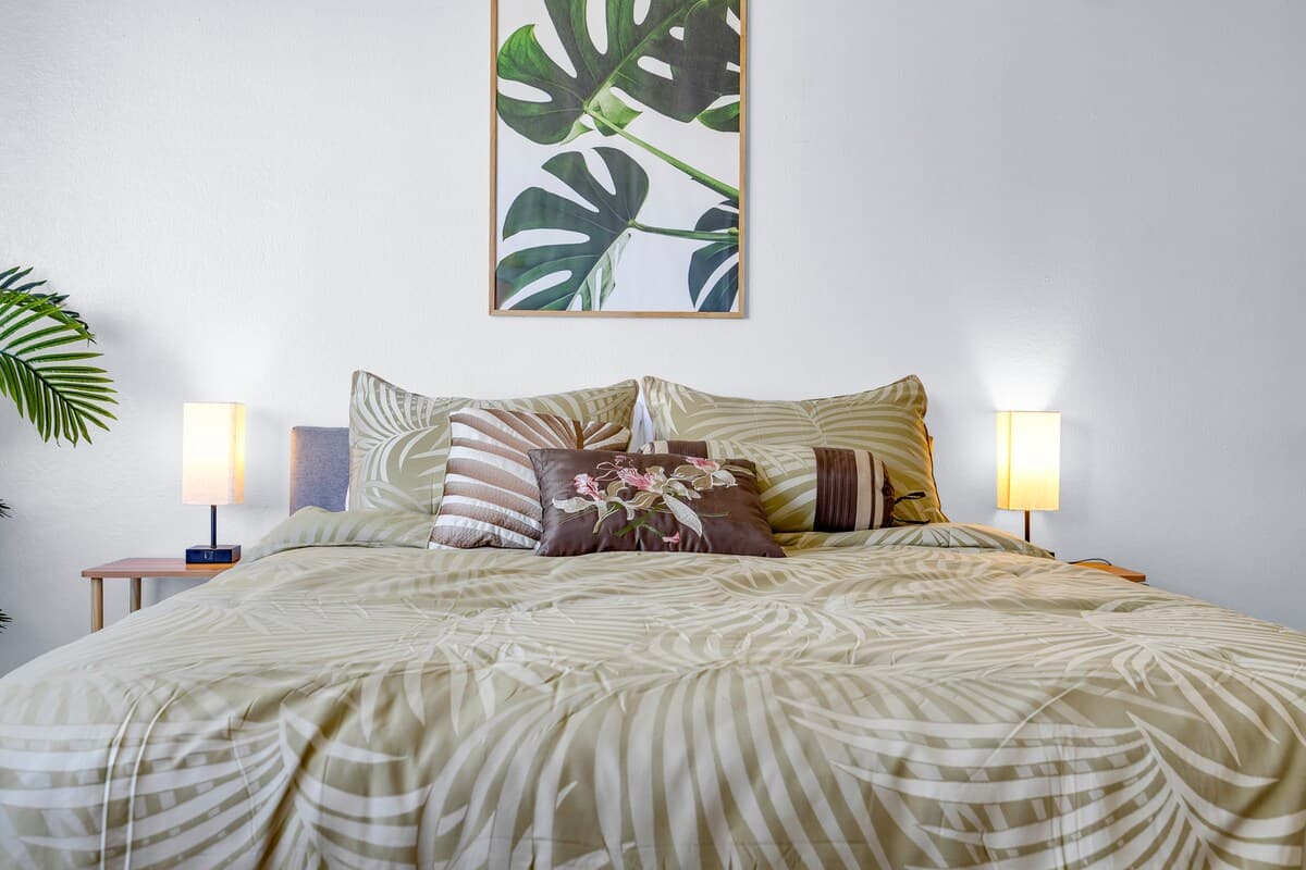 Condo in Honolulu · ★4.79 · Studio · 1 bed · 1 private bath - Photo 4