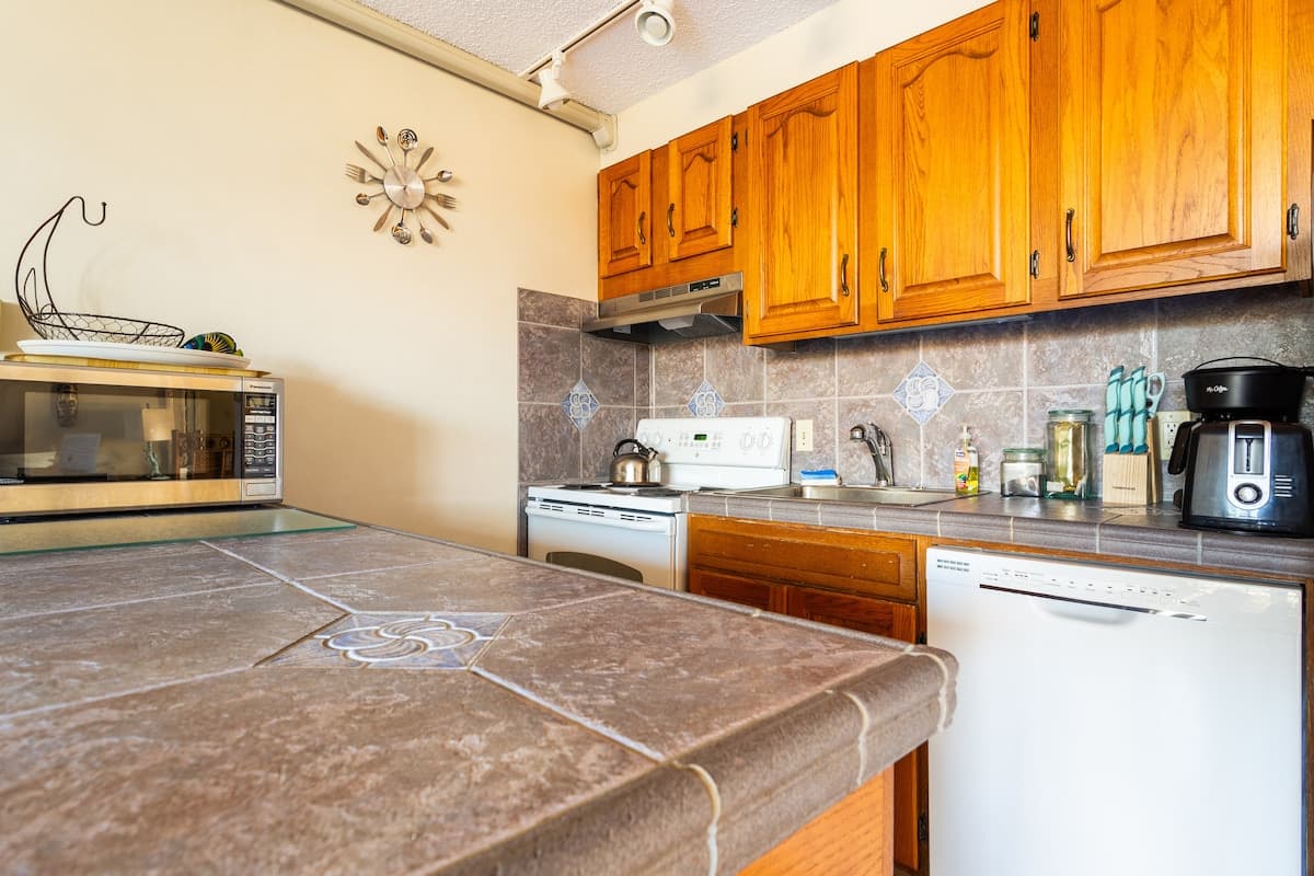 Condo in Kihei · ★4.79 · 1 bedroom · 2 beds · 1 private bath - Image 9
