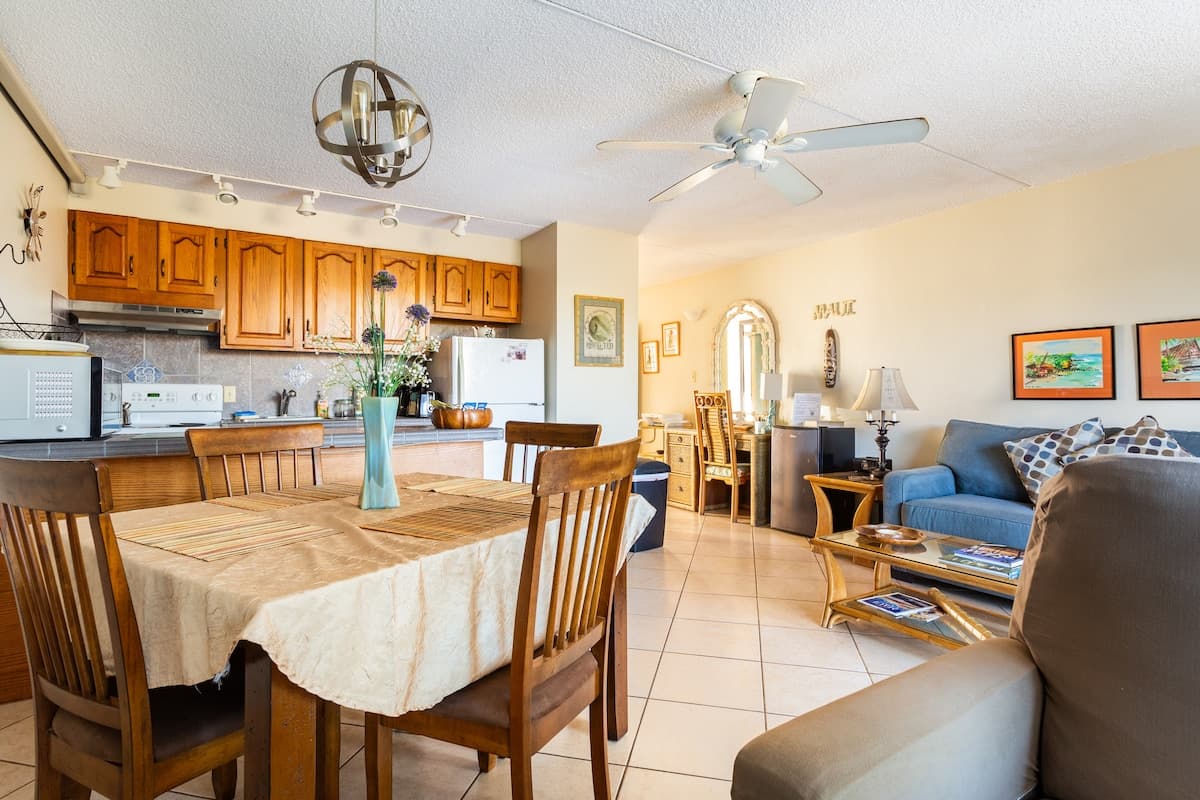 Condo in Kihei · ★4.79 · 1 bedroom · 2 beds · 1 private bath - Image 14