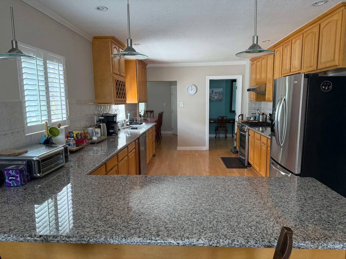 Charming 1923 Victorian, Free Parking - Photo 4