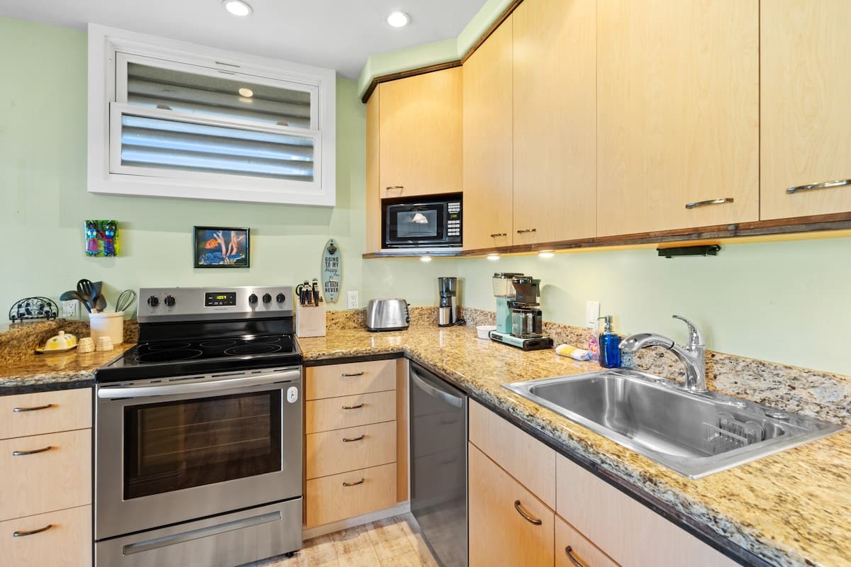 Condo in Kihei · ★4.98 · 2 bedrooms · 3 beds · 2 baths - Photo 5