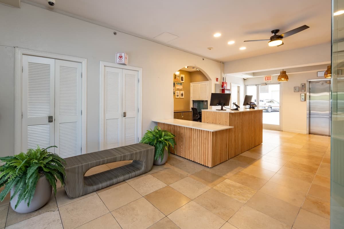 Regency Waikiki City Vw 2B Never-end summer deal! - Photo 3