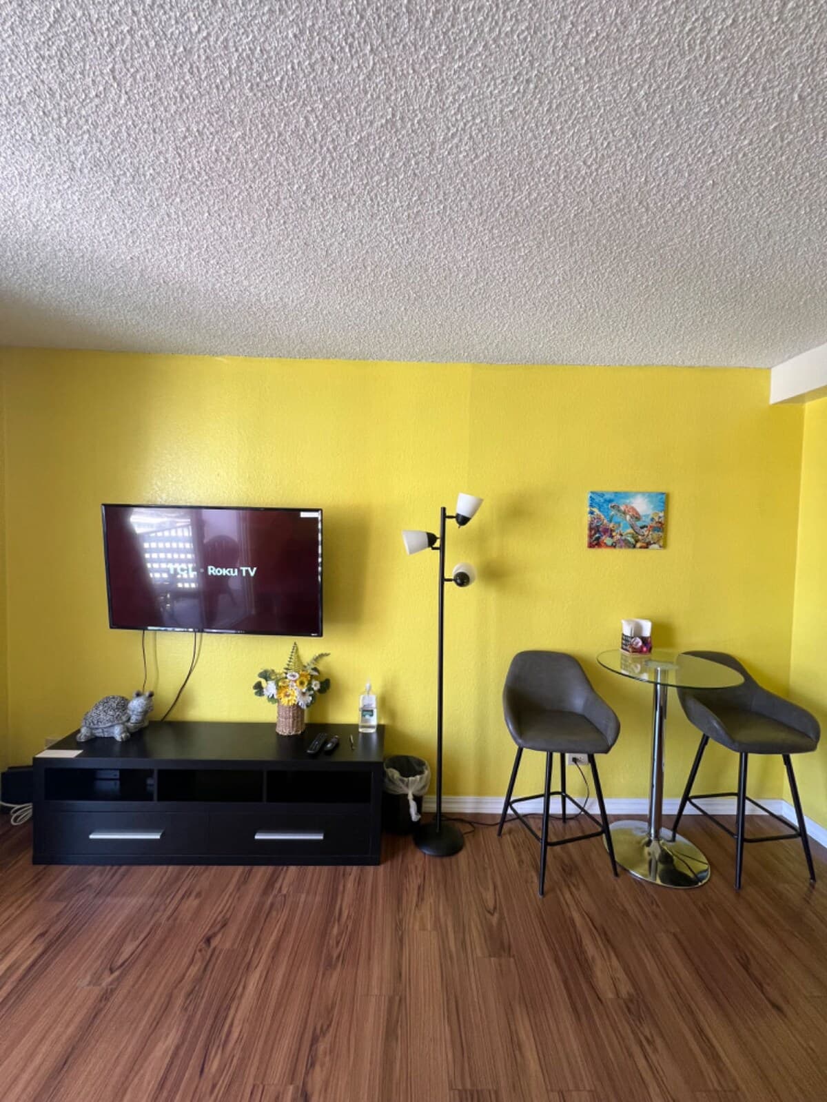 Condo in Honolulu · ★4.74 · 1 bedroom · 2 beds · 1 private bath - Photo 3