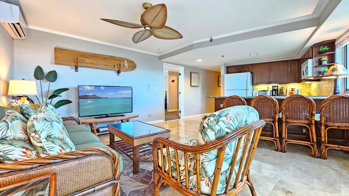 Condo in Honolulu · ★4.96 · 1 bedroom · 1 bed · 1 private bath - Photo 3