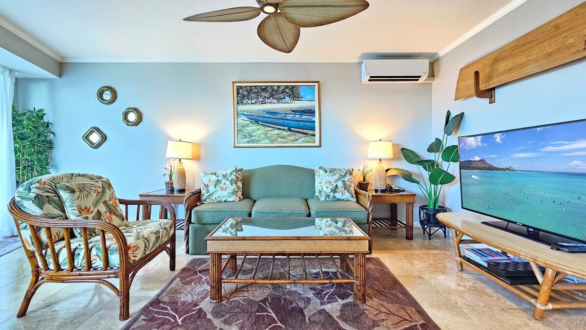 Condo in Honolulu · ★4.96 · 1 bedroom · 1 bed · 1 private bath - Photo 4