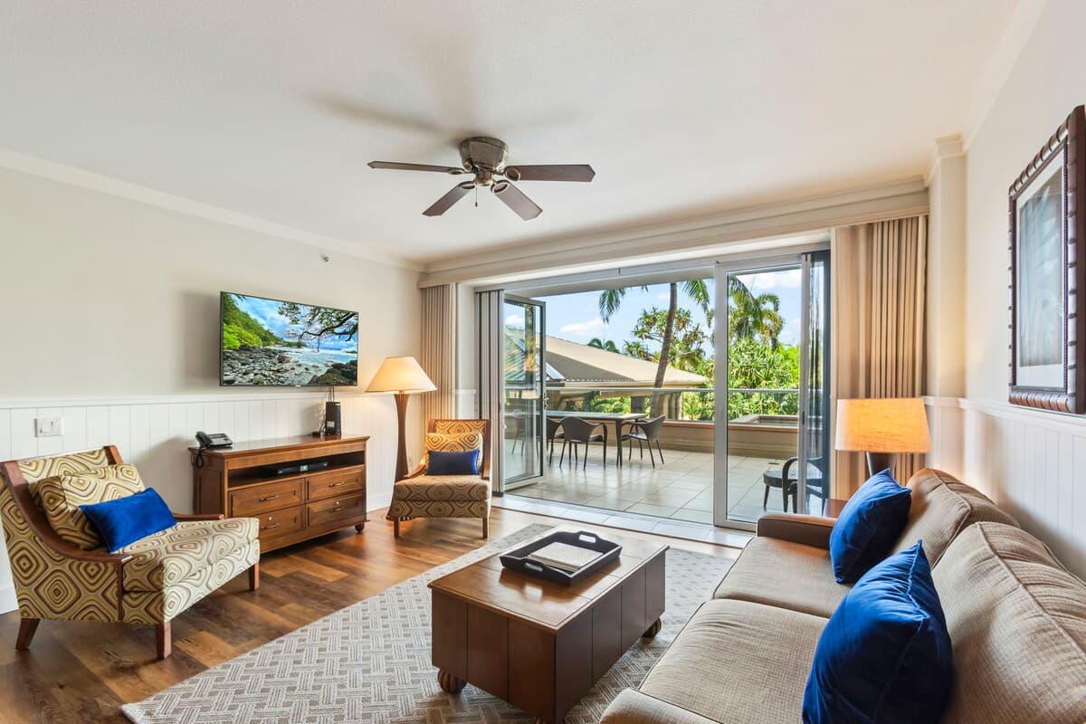 Condo in Lahaina · ★4.71 · 1 bedroom · 2 beds · 1 bath - Photo 4