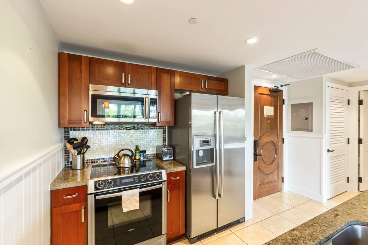 Condo in Lahaina · ★4.71 · 1 bedroom · 2 beds · 1 bath - Photo 5