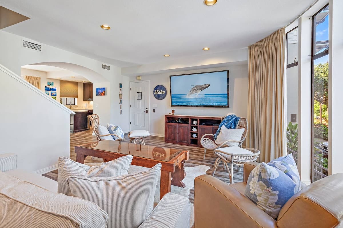 Townhouse in Lahaina · ★4.93 · 3 bedrooms · 3 beds · 2.5 baths - Photo 3
