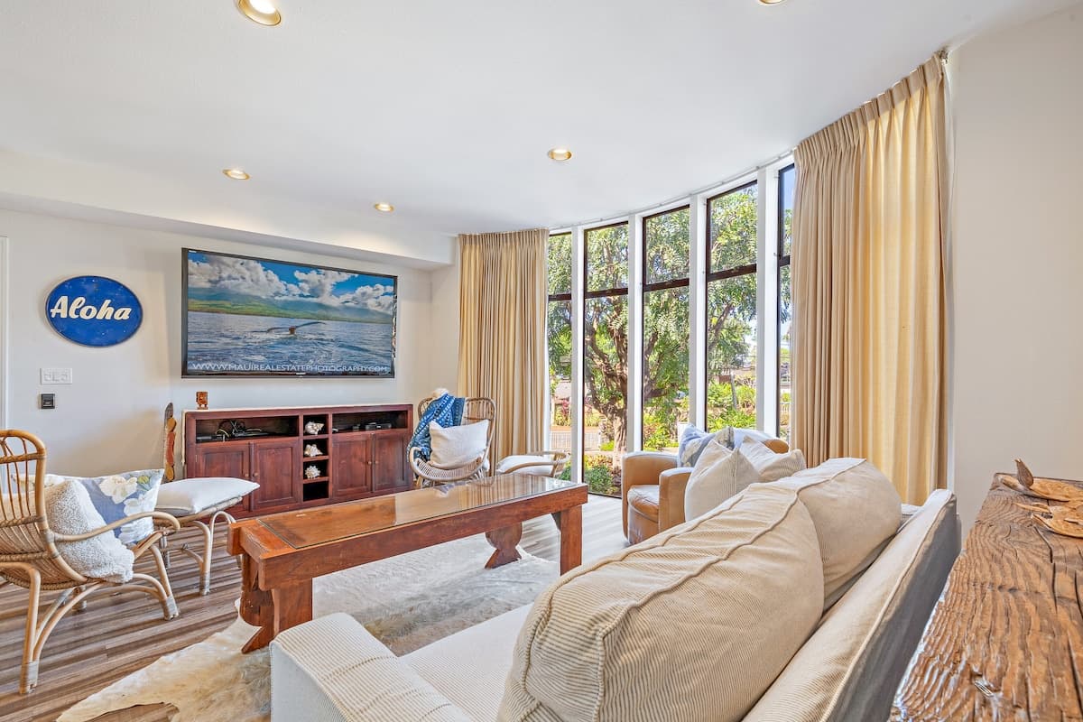 Townhouse in Lahaina · ★4.93 · 3 bedrooms · 3 beds · 2.5 baths - Photo 2