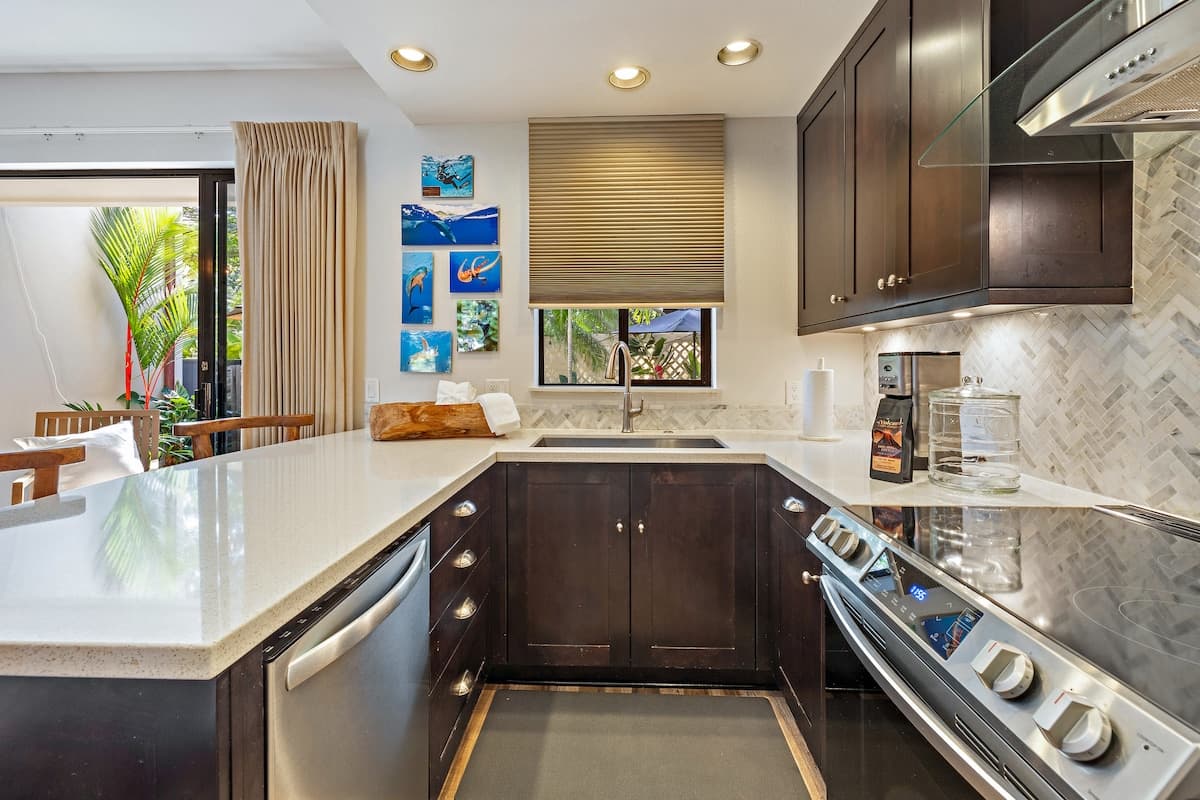 Townhouse in Lahaina · ★4.93 · 3 bedrooms · 3 beds · 2.5 baths - Photo 4