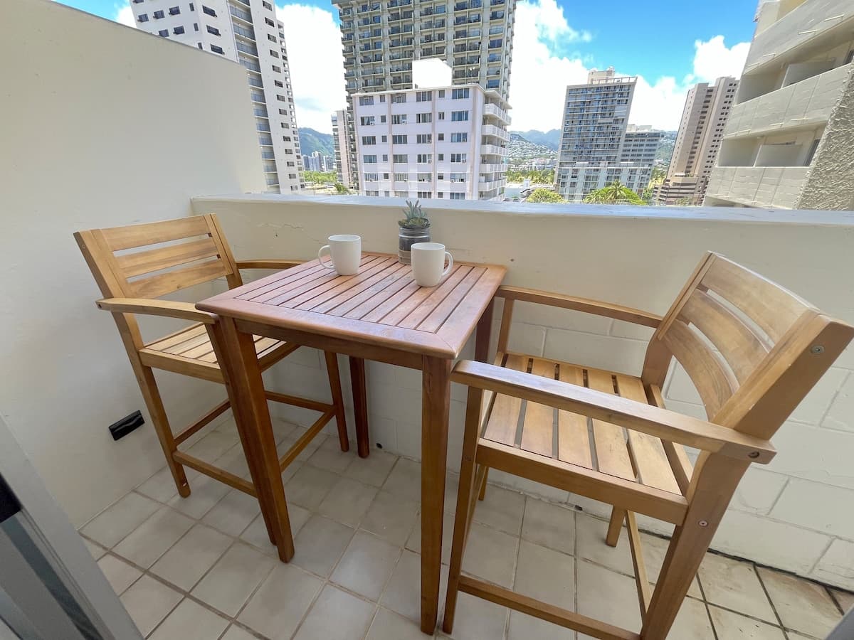 Condo in Honolulu · ★4.77 · Studio · 1 bed · 1 shared bath - Photo 3