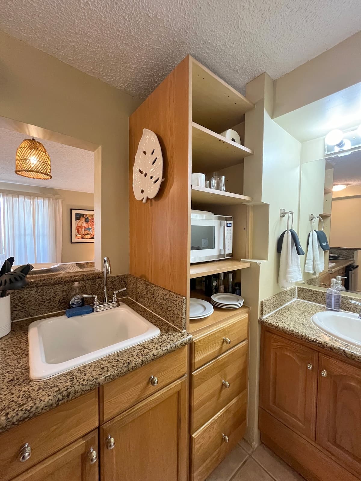 Condo in Honolulu · ★4.77 · Studio · 1 bed · 1 shared bath - Photo 5