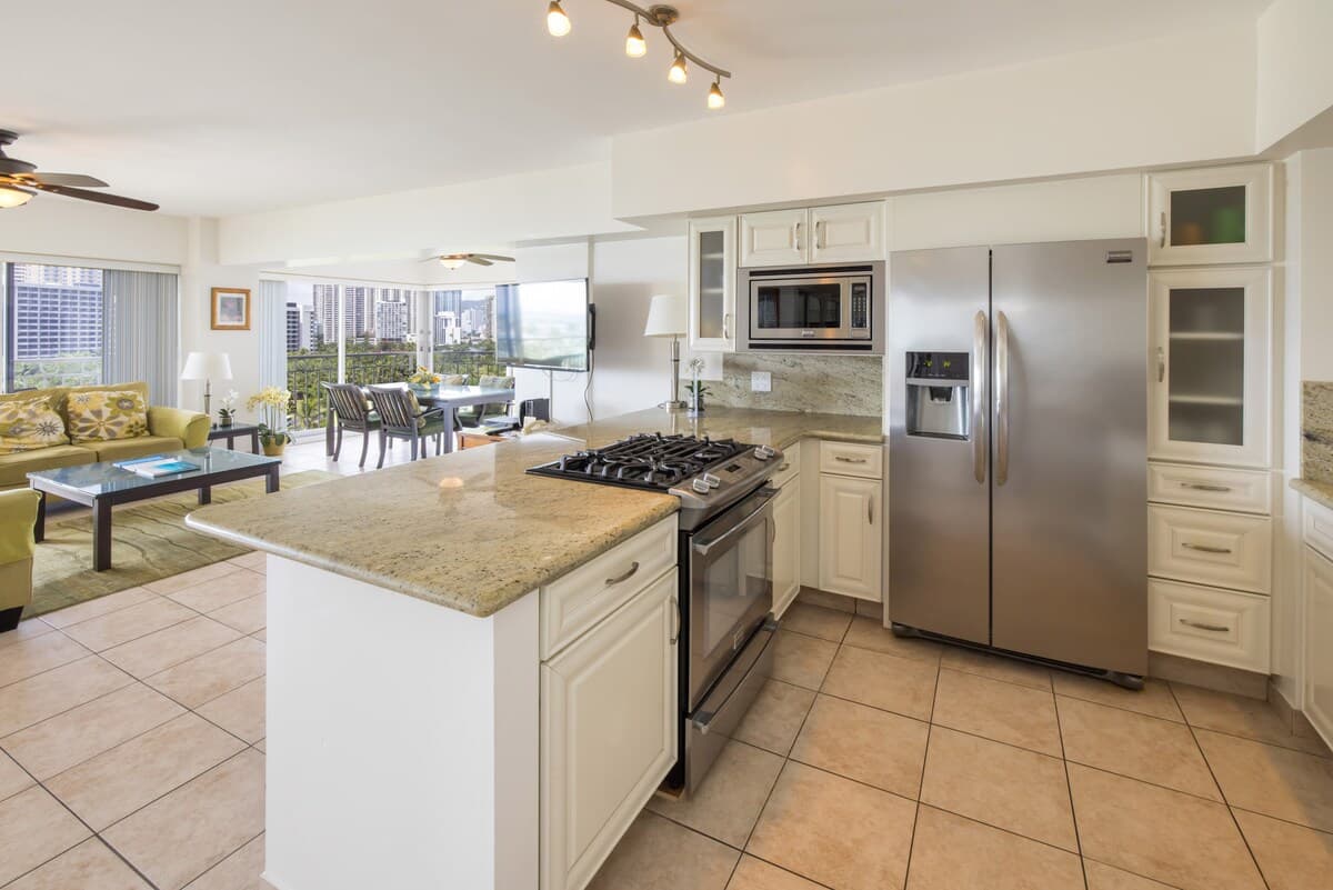 Waikiki Shore Ocean View*Never ending summer deal* - Photo 5