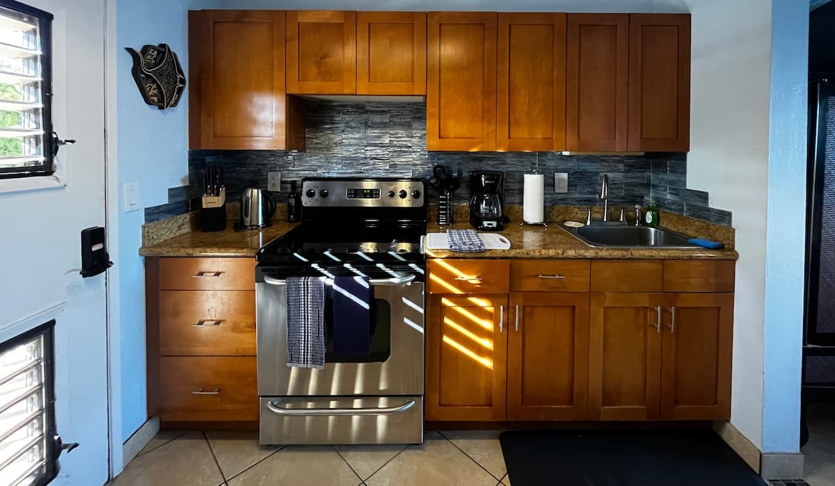 Condo in Lahaina · ★4.93 · 1 bedroom · 2 beds · 1 private bath - Photo 2