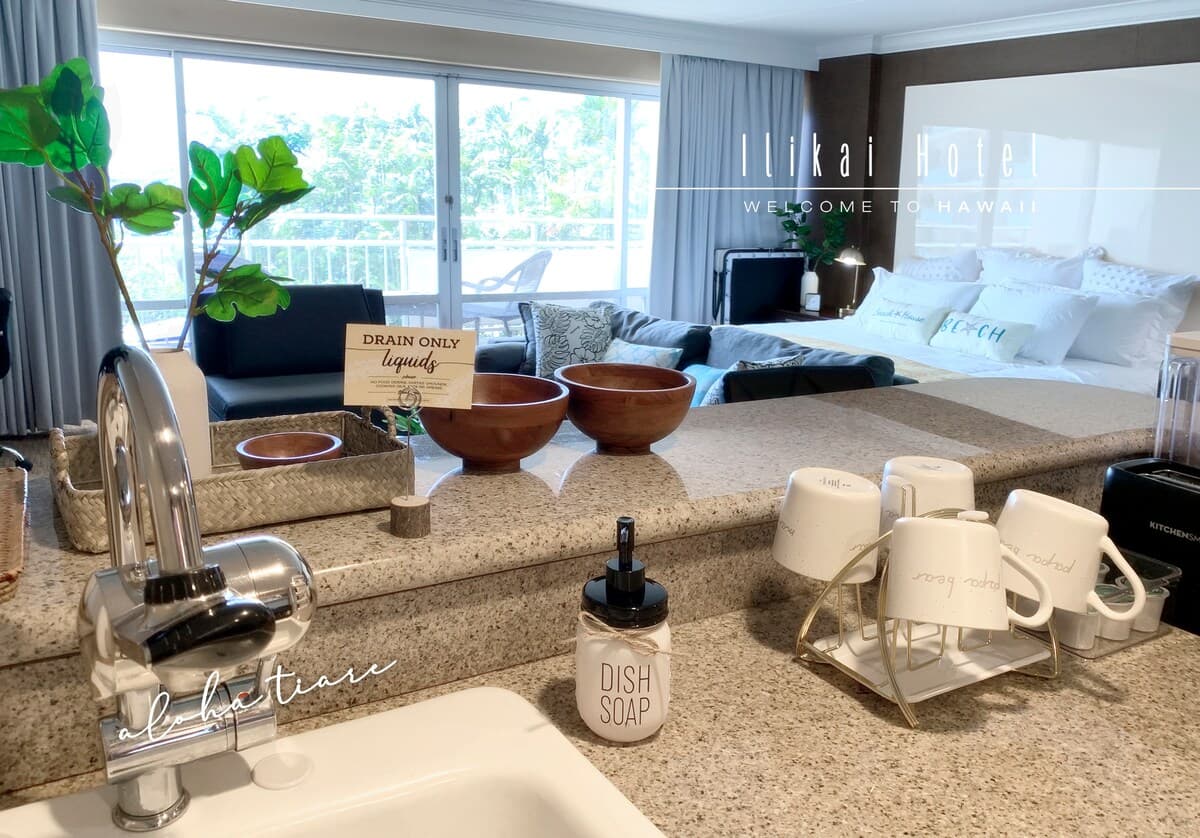 Condo in Honolulu · ★4.88 · Studio · 4 beds · 1 private bath - Photo 5