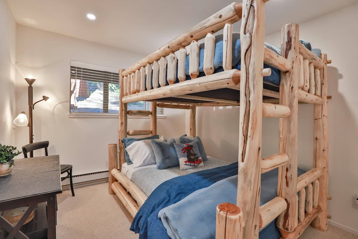 Townhouse in Incline Village · ★4.97 · 3 bedrooms · 4 beds · 3.5 private baths - Photo 3