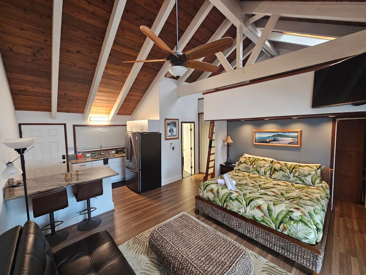 Kailua - Ocean/Mtn Views - 60' Pool - 2 Decks - Photo 1