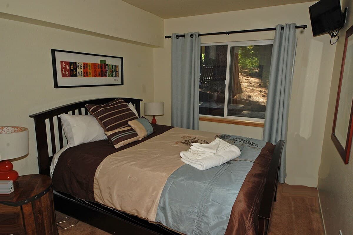 Ski-In/Ski-Out Hot Tub + Game Room, Near Heavenly - Photo 4