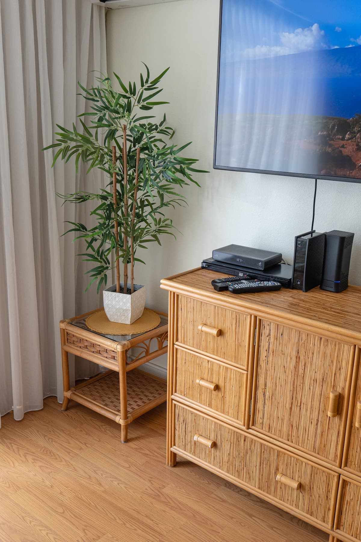 Condo in Honolulu · ★4.81 · Studio · 2 beds · 1 private bath - Photo 4