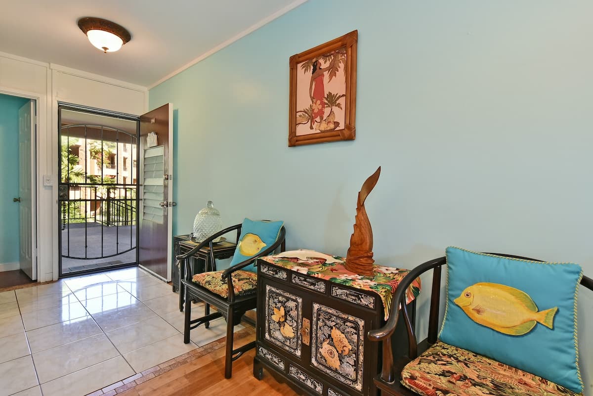 Condo in Lahaina · ★4.73 · 1 bedroom · 2 beds · 1 private bath - Photo 3