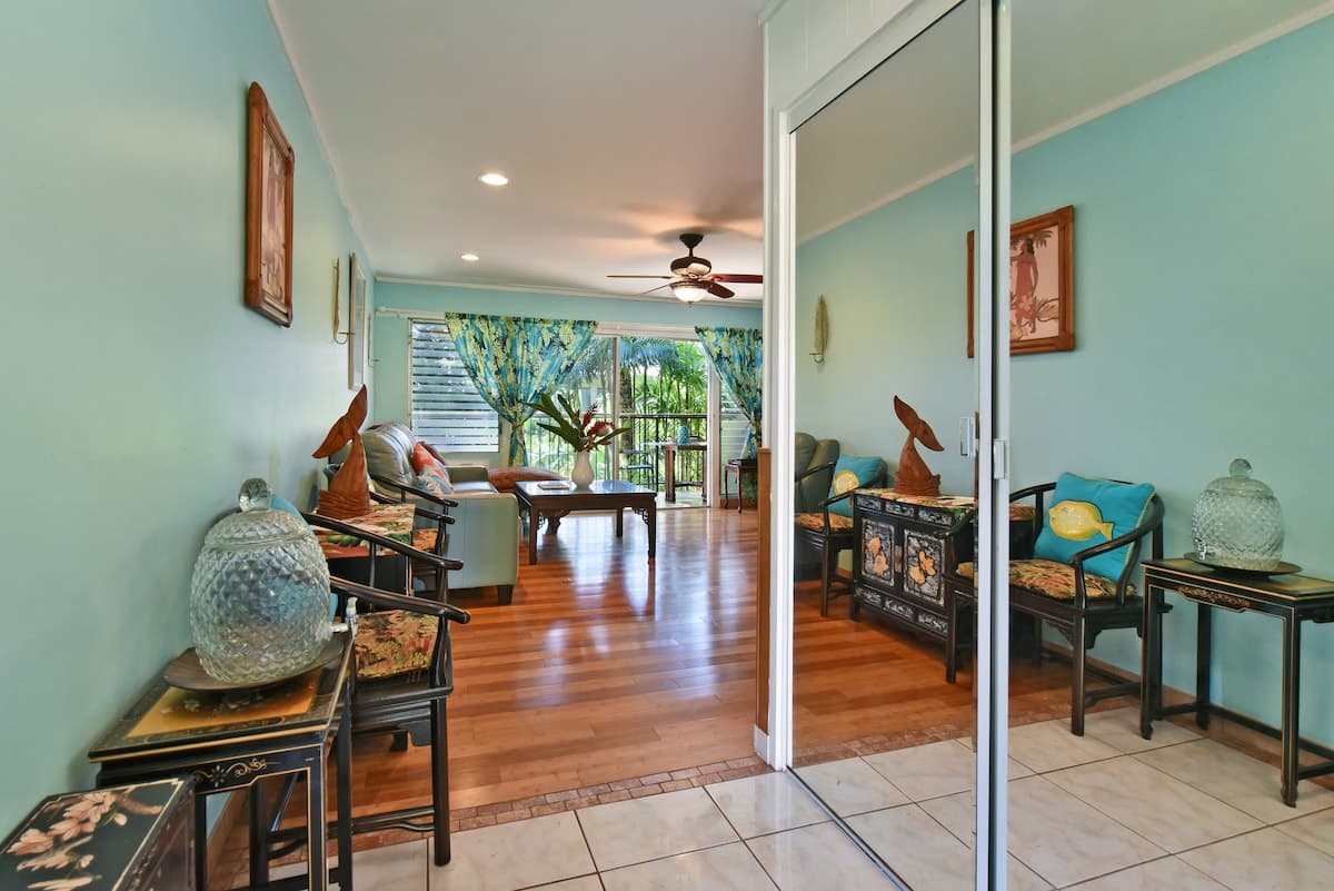 Condo in Lahaina · ★4.73 · 1 bedroom · 2 beds · 1 private bath - Photo 4