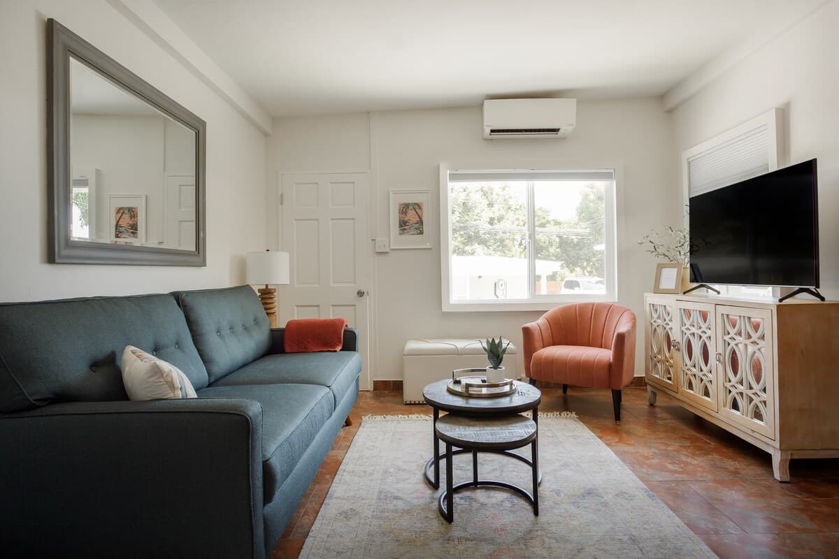 Bungalow D* Laid‑Back Cozy* 2BD*AC*Across Beach - Photo 2