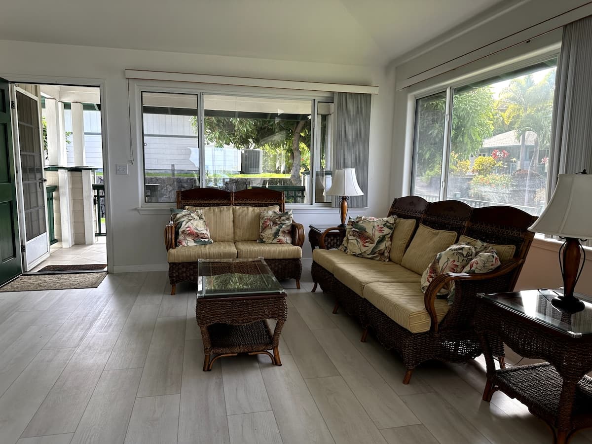 Home in Kailua-Kona · ★4.72 · 3 bedrooms · 5 beds · 2 baths - Photo 5