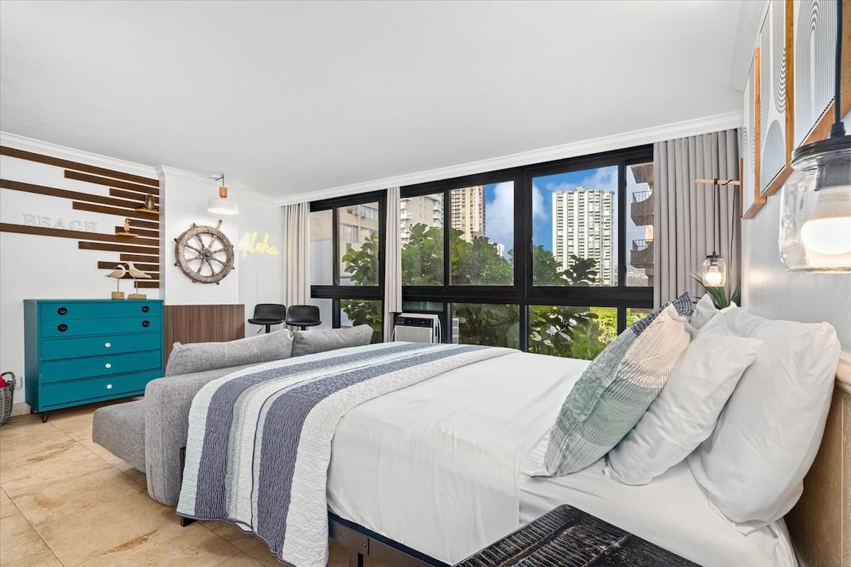 Waikiki Hideout - Photo 1