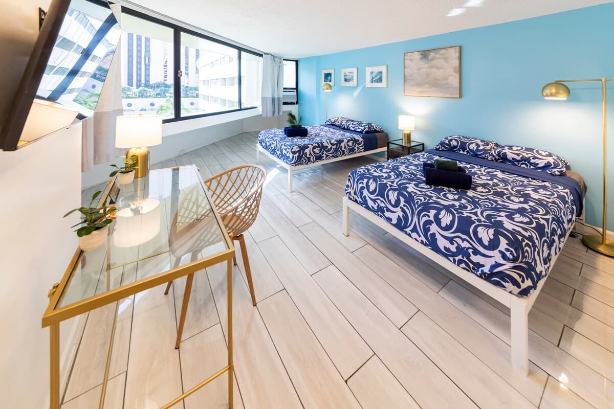 Condo in Honolulu · ★4.65 · 1 bedroom · 2 beds · 1 private bath - Photo 1