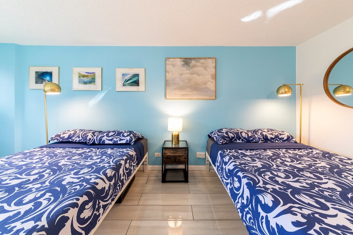 Condo in Honolulu · ★4.65 · 1 bedroom · 2 beds · 1 private bath - Photo 2